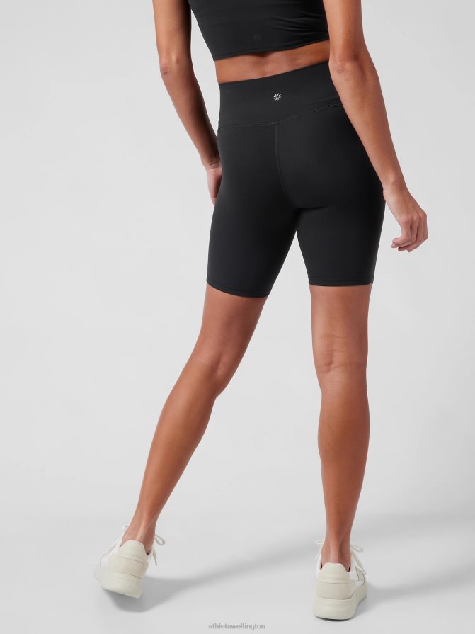 Athleta Women Black Transcend 7'' Short TZB4L010