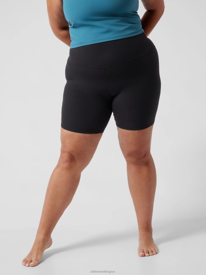 Athleta Women Black Transcend 7'' Short TZB4L010