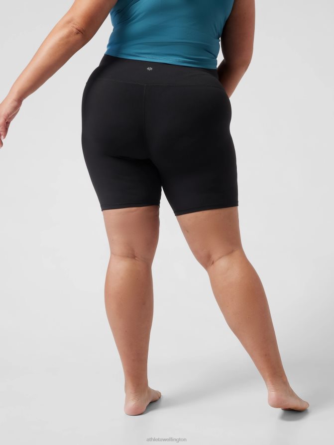 Athleta Women Black Transcend 7'' Short TZB4L010